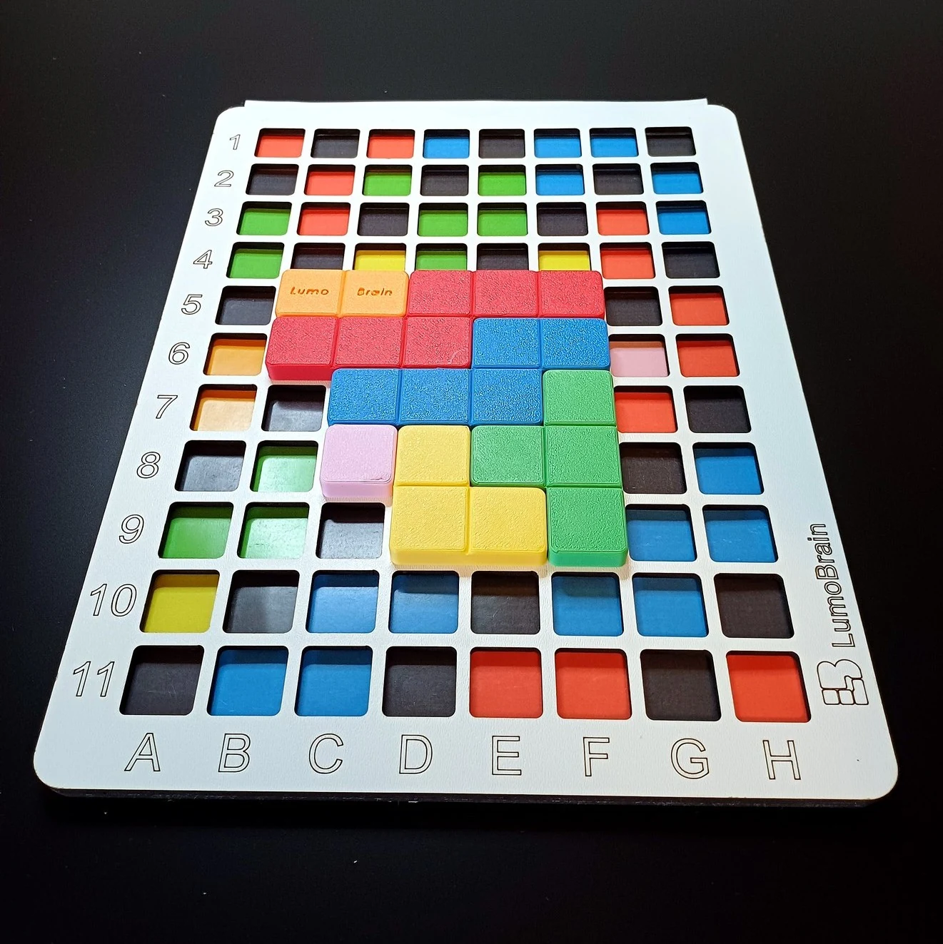 Gridiqxel board with colorful pieces